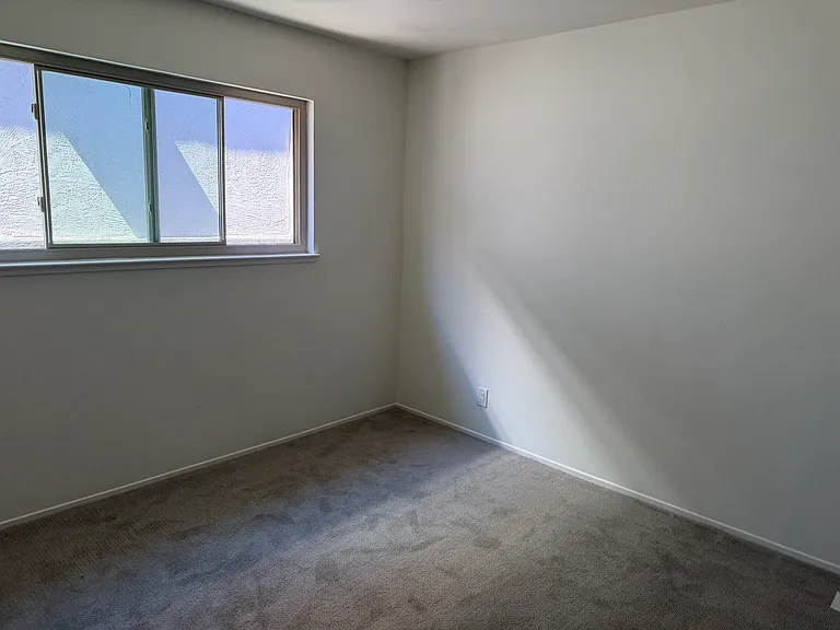 2036-2038 Ascot Dr #D — Photo 15