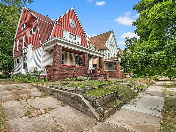 3rd image of 739 College Ave SE