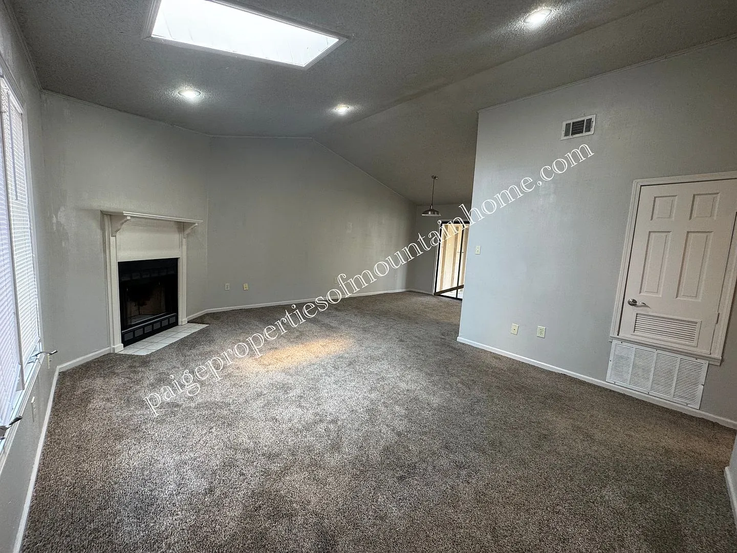 605 Cooper Estates #09 — Photo 2