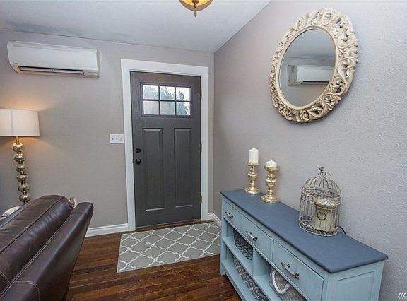 4th image of 2596 Griffiths Ln SE