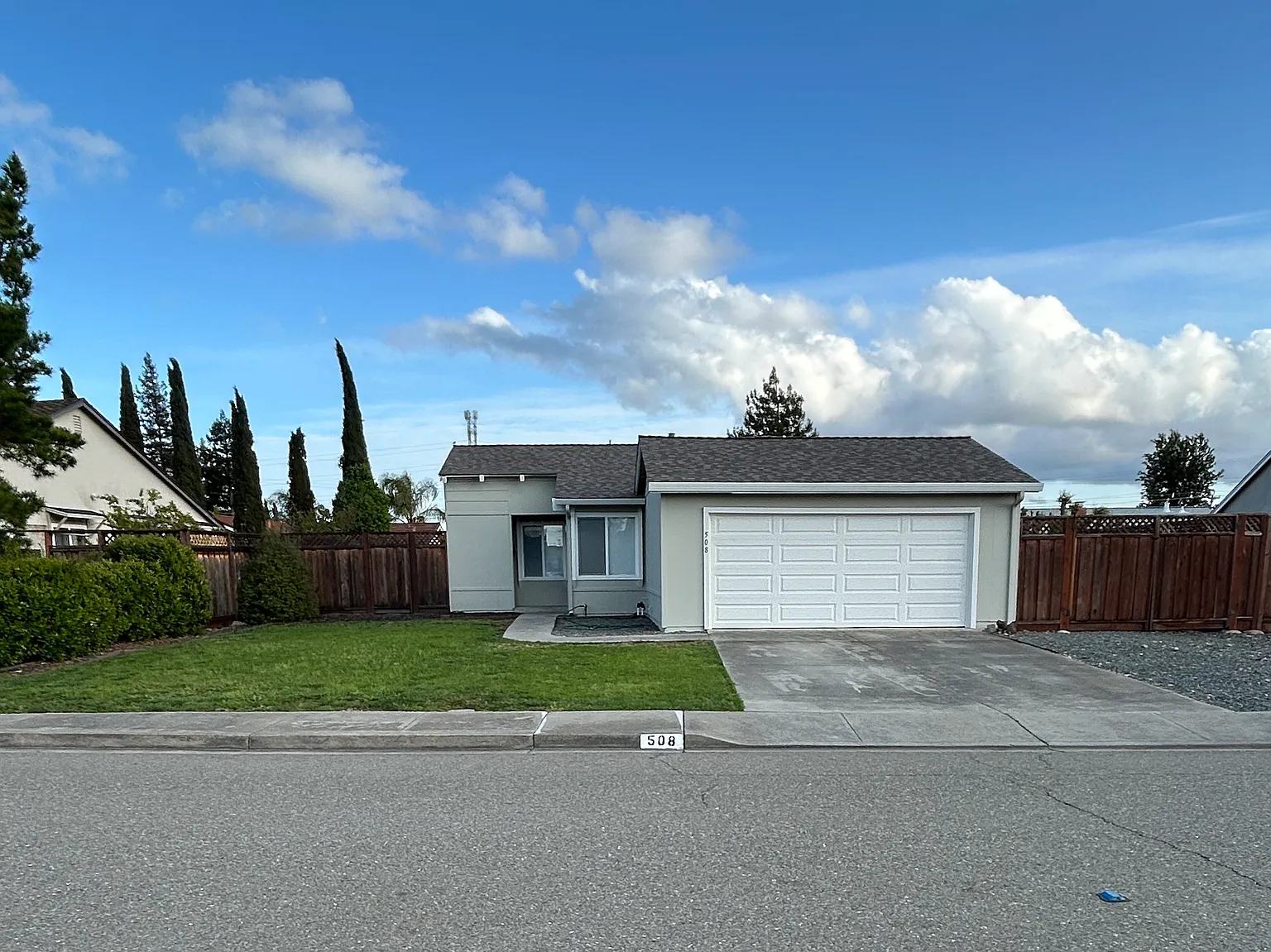 508 Van Buren Pl photo 1