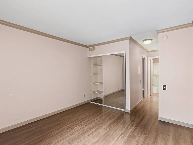 5460 White Oak Ave #F101 — Photo 17