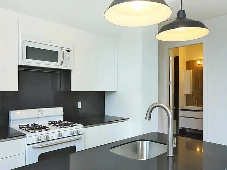 8 Erie St #203 — Photo 4