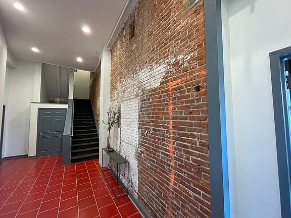 5th image of 828 N Hancock St #5