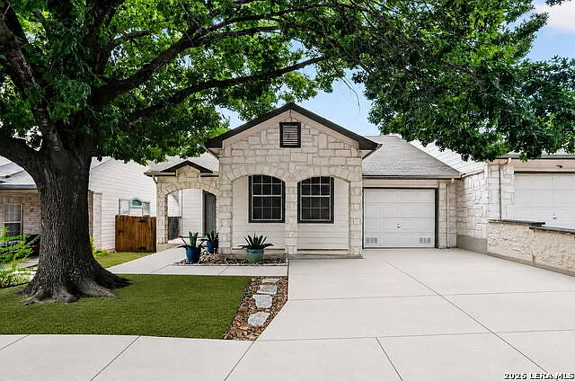 3 bed, 2.0 bath, 1241 sqft, $1,695 — Photo 1