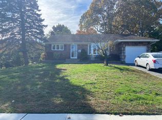 16 Somers Ln, Commack, NY 11725