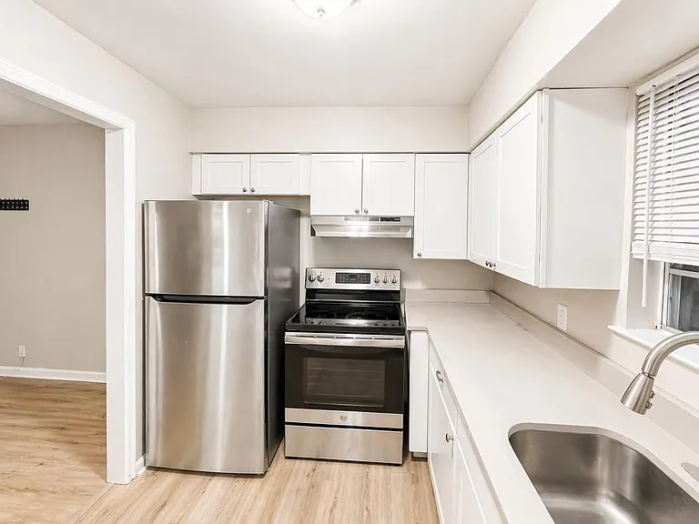 2524 18th Pl S #D — Photo 4