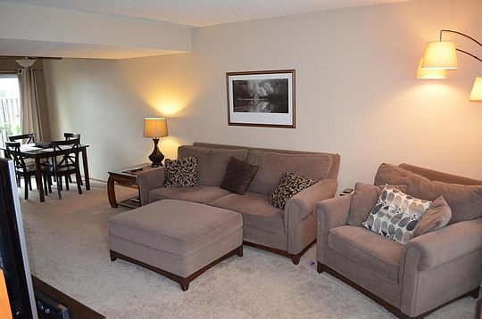 3rd image of 5041 Singleton Dr