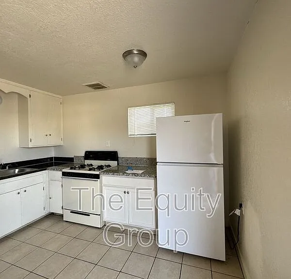 340 S Blackstone St #D — Photo 3