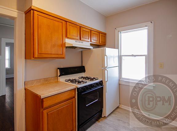 3rd image of 4840 Erskine St