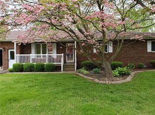 34 Hillcrest Dr, Newton, IL 62448