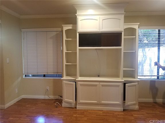 5th image of 22127 Burbank Blvd Unit 1