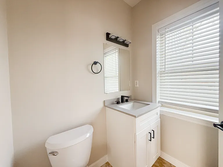49 Norfolk St #C — Photo 5