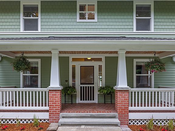 Beautiful brick covered porch 