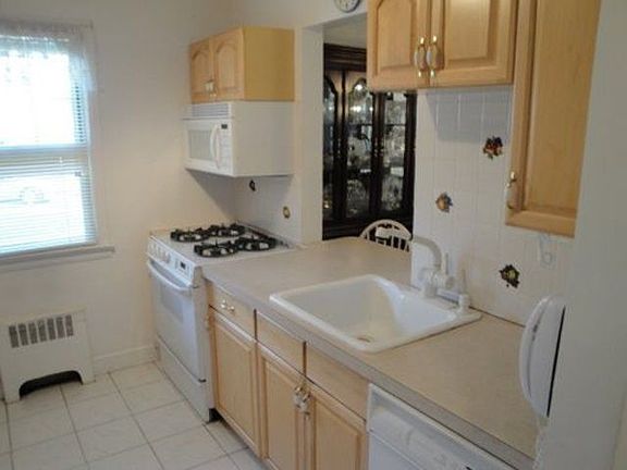 3rd image of 39 Columbus Ave APT 1B