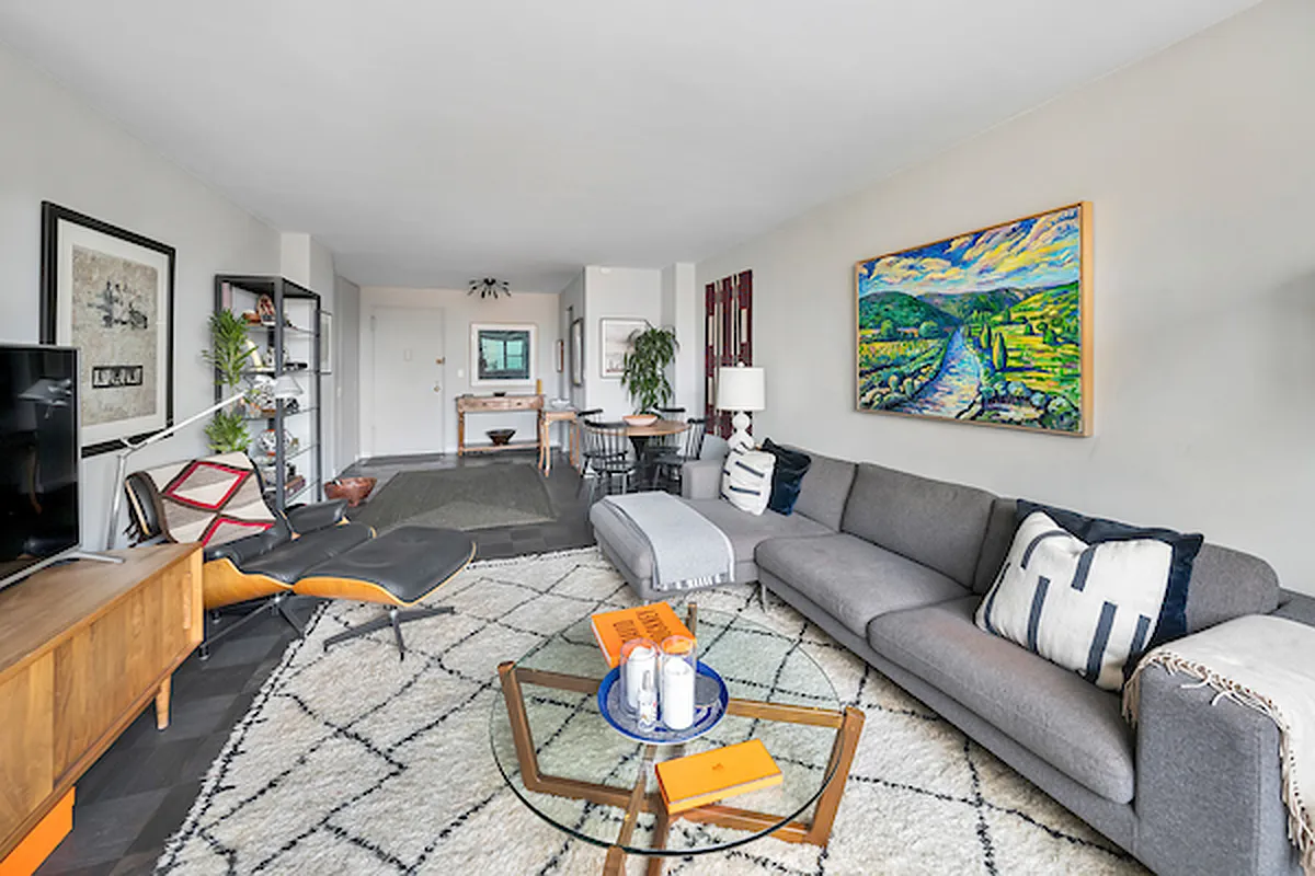 77 Seventh Avenue #16K in Chelsea, Manhattan | StreetEasy