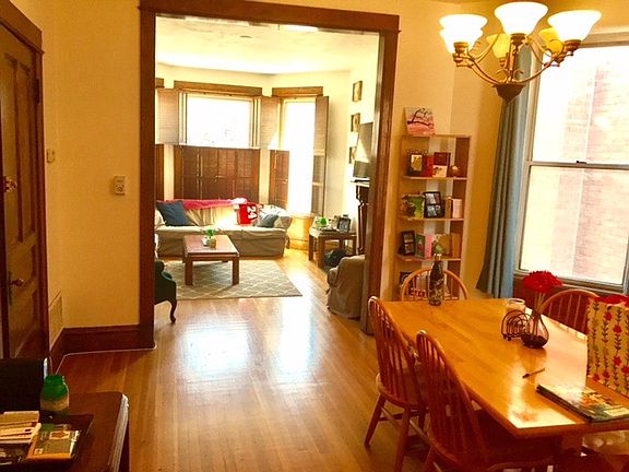 2nd image of 3720 N Lakewood Ave #002