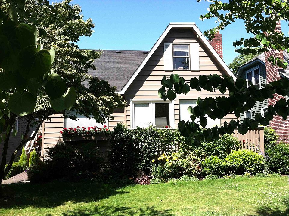 1st image of 4141 42nd Ave NE