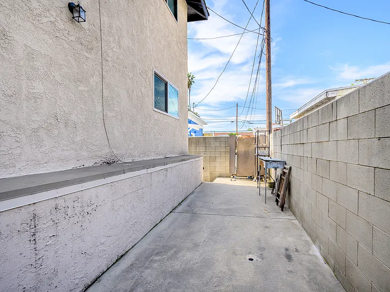 823 E Wilson Ave #C — Photo 19