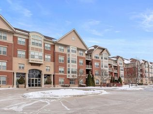 4110 S Lake Dr UNIT 433, Saint Francis, WI