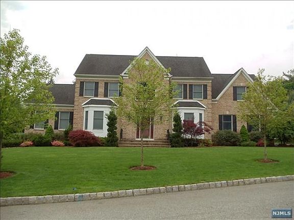 2nd image of 4 Michelle Ct