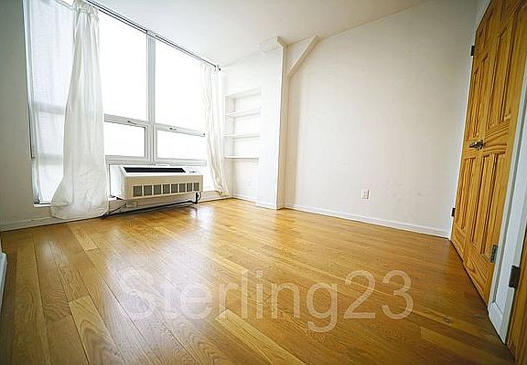 5th image of 25-15 Crescent St #301