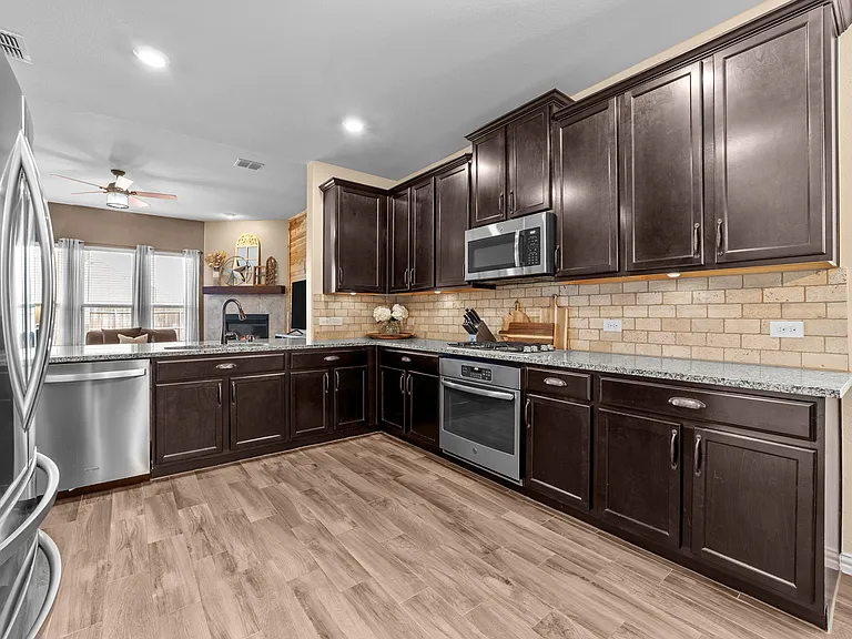 910 Black Hawk Dr — Photo 6