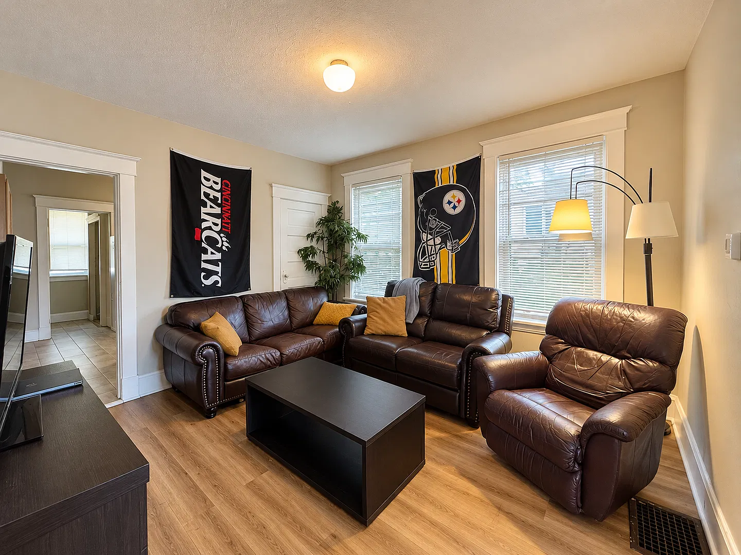 6 Bed/ 2 Bath on Warner Mins. from UC Only $650/pp ($3,900/mo) — Photo 1