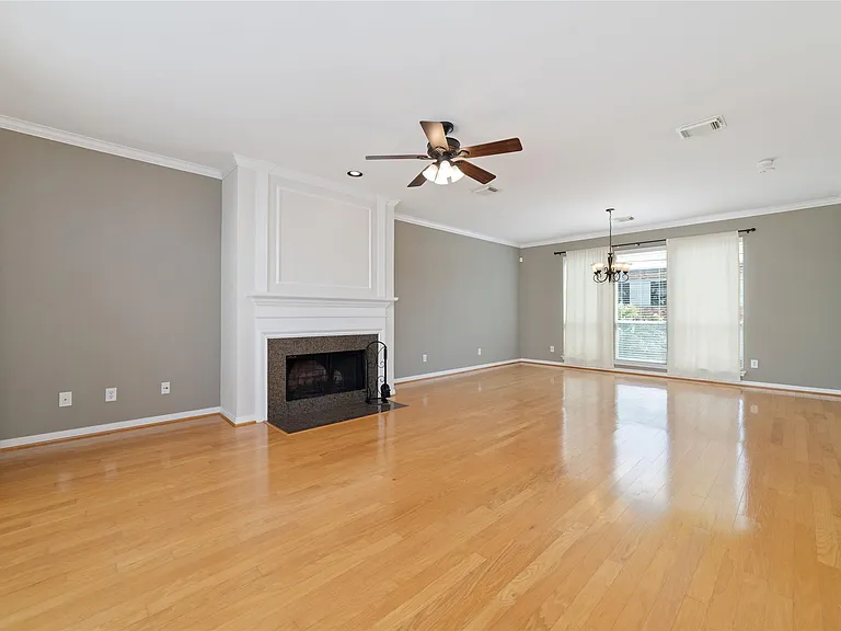 2256 La Branch St — Photo 11