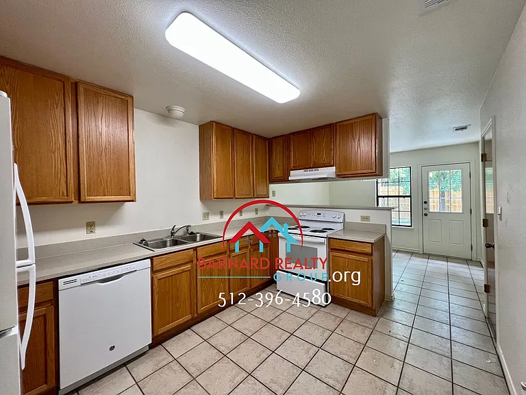 1307 Baylor Ave — Photo 6