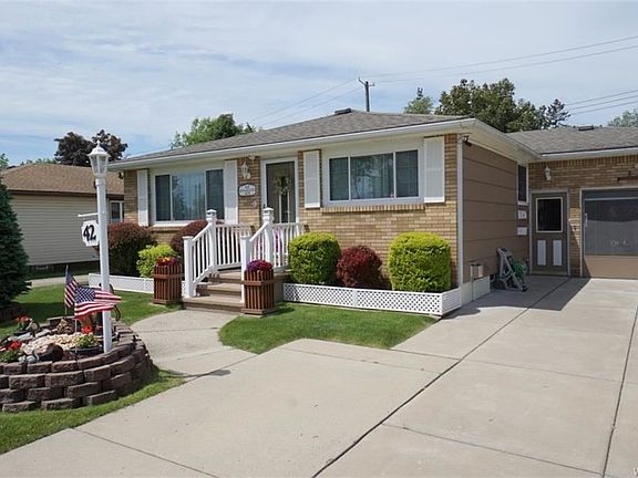 2nd image of 42 Starlite Ave