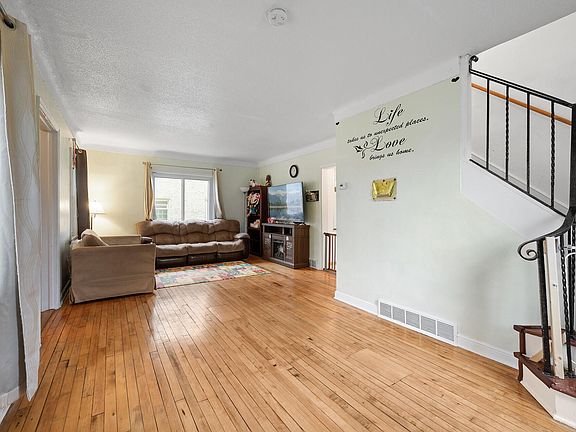 5th image of 592 Nevada Ave E