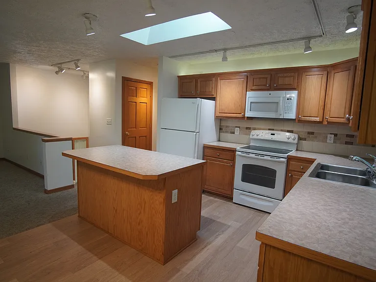 4290 Baywood Dr — Photo 8