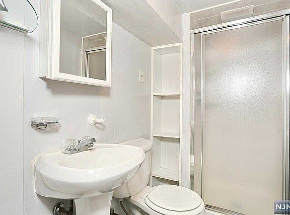 4th image of 462 Elizabeth St