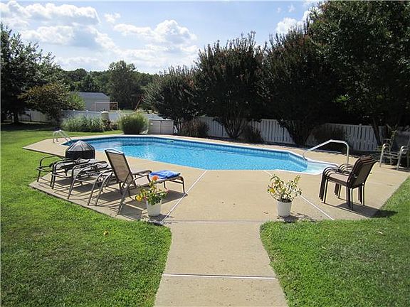 3rd image of 725 New Brighton Ct