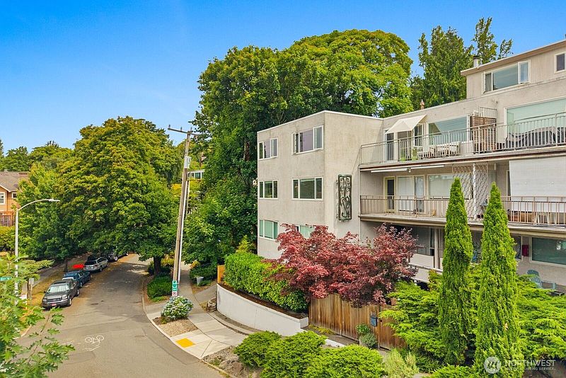 4th image of 632 13th Avenue E #19