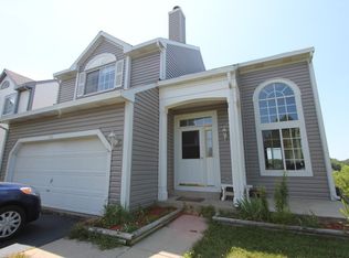 180 W Honeysuckle Ct, Round Lake Beach, IL