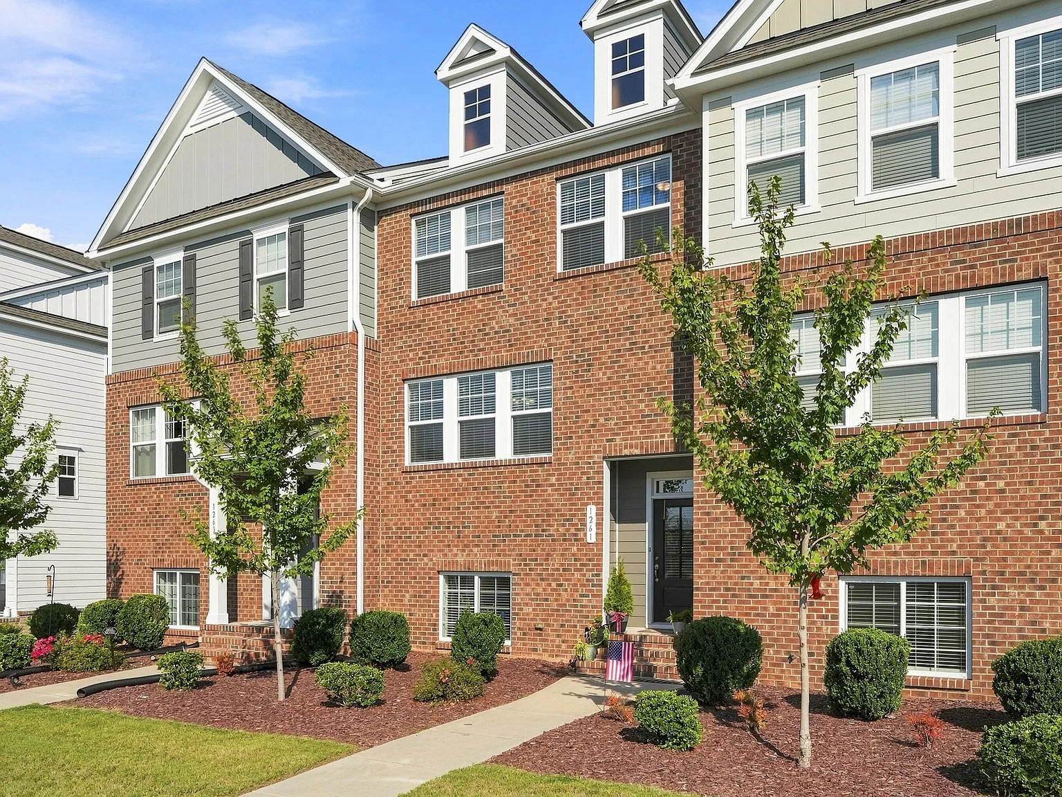 4 bed, 3.5 bath, 2248 sqft, $1,995 — Photo 2