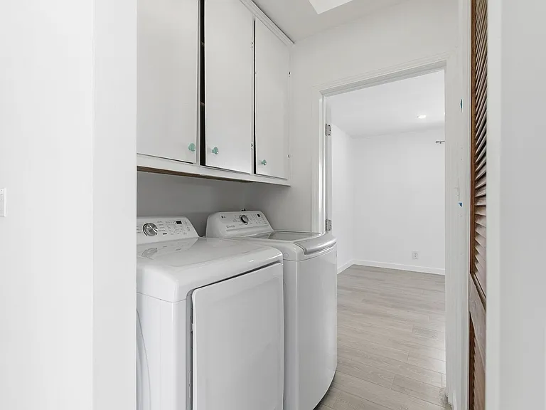 17418 Califa St — Photo 29