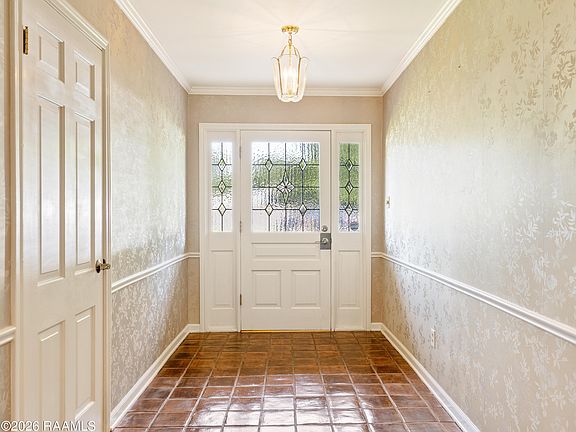 5th image of 101 Chatwood Cir