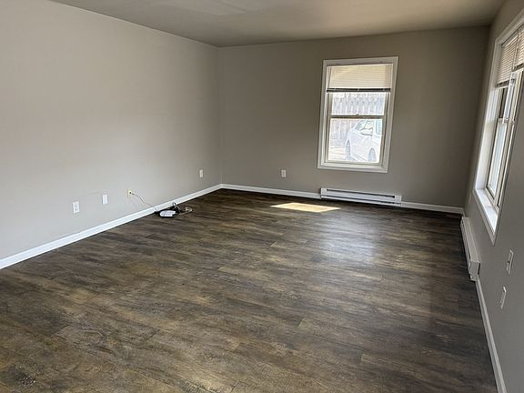 2nd image of 825 Wisconsin St #1B