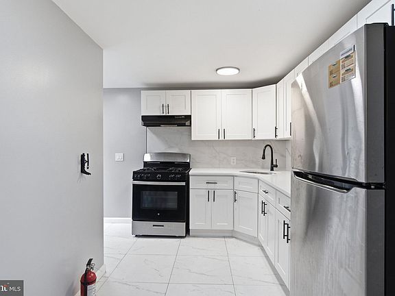 4th image of 216 Garden St