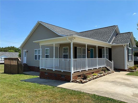 2nd image of 806 Jennings Berry Dr