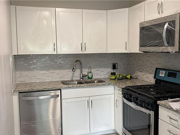 4th image of 1003 W Broward St