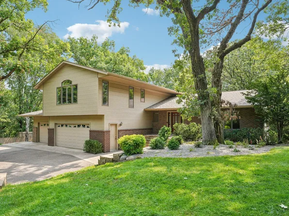1206 102nd St W, Inver Grove Heights, MN 55077