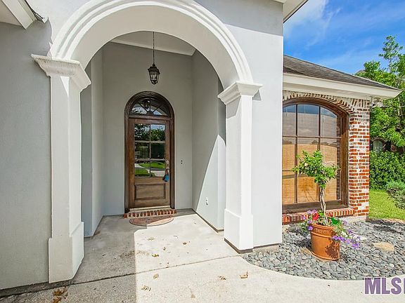 5th image of 18049 Manning Dr