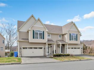 102 Wells View Rd #102, Shelton, CT 06484