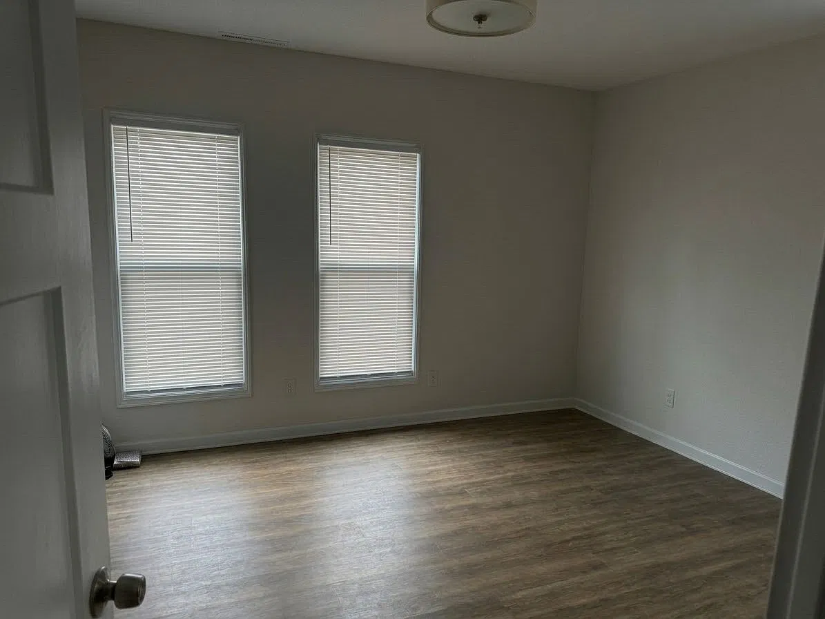 6 bed, 2.5 bath, 2525 sqft, $2,520 — Photo 4