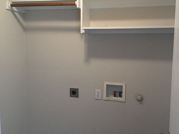 3rd image of 725 Oak Park Dr