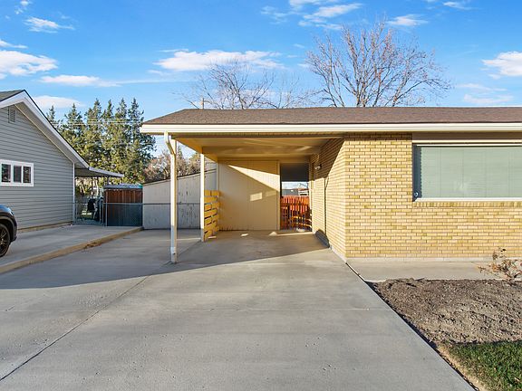 4th image of 385 Canyon Crest Dr W